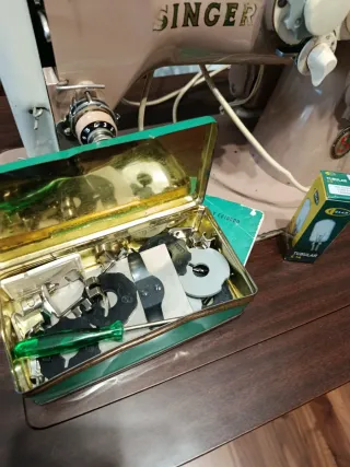 Máquina de coser Singer antigua