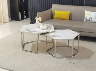 Tavoli da salotto rotondi in marmo e metallo