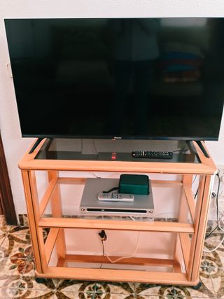 MESA TV CON RUEDAS