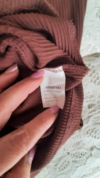 Vestito marrone collo alto