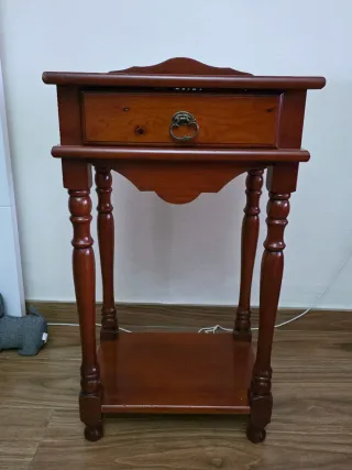 Mesita auxiliar de madera