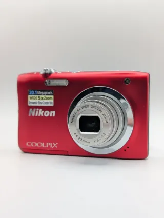 Fotocamera Nikon Coolpix A100 Rossa