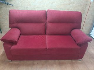 Sofá 2 plazas vino. Recoger San Fernando.