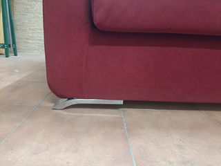Sofá 2 plazas vino. Recoger San Fernando.