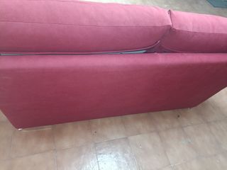 Sofá 2 plazas vino. Recoger San Fernando.