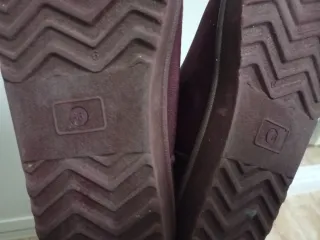 Botas de pelo burdeos