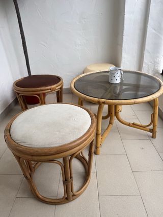 Mesa baja y 2 taburetes ratán hechos a mano