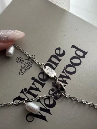 Collar Vivienne Westwood Perlas y Saturno