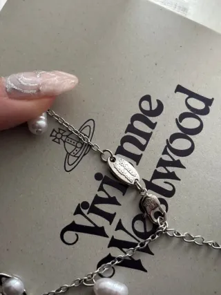 Collar Vivienne Westwood Perlas y Saturno