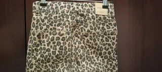 Pantalón vaquero Bershka estampado animal print