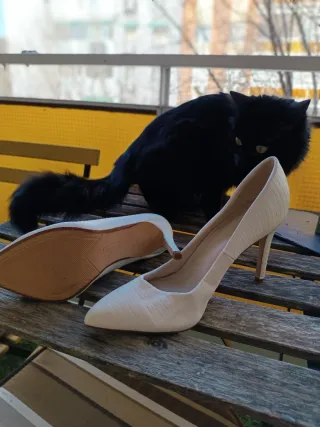 Zapatos de tacón blancos