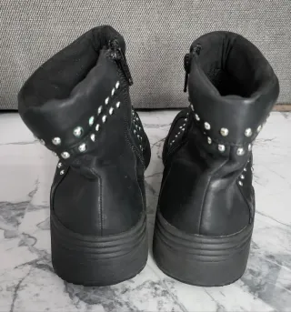 Botines Geox negros con tachuelas