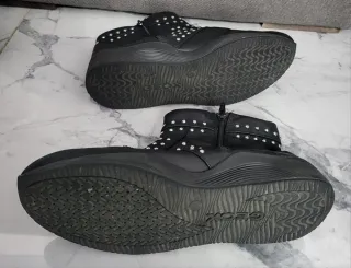 Botines Geox negros con tachuelas