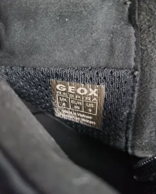 Botines Geox negros con tachuelas