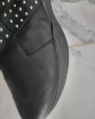 Botines Geox negros con tachuelas