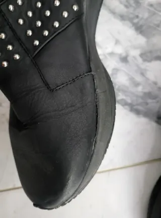 Botines Geox negros con tachuelas