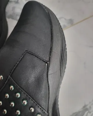 Botines Geox negros con tachuelas