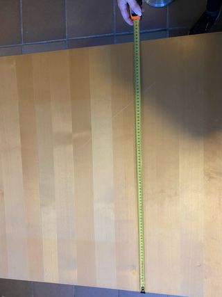 Mesa de comedor extensible con cristal y camilla.