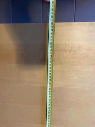 Mesa de comedor extensible con cristal y camilla.