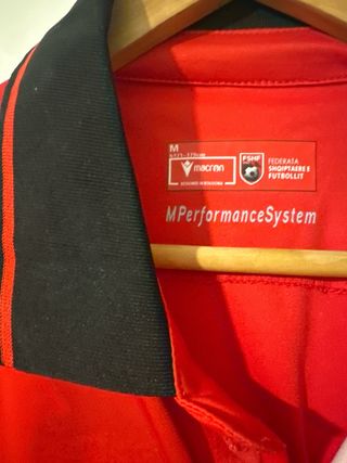 Camiseta Macron Talla M Roja y Negra