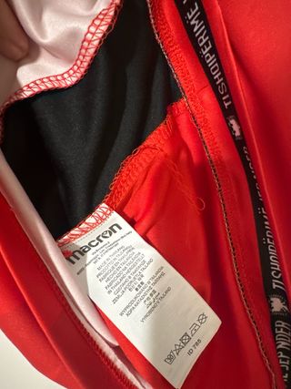 Camiseta Macron Talla M Roja y Negra