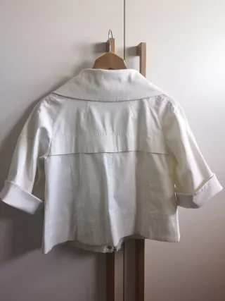 Gabardina Corta Zara Basic.