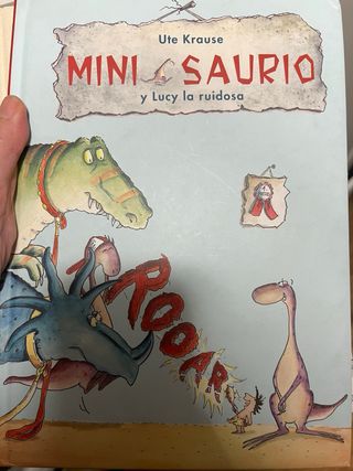 Libros infantiles variados. 2 E cada uno