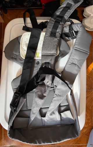 Arnés de bebé gris