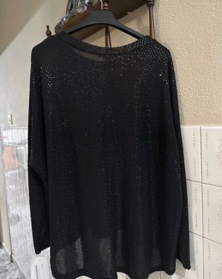 Camiseta negra manga larga con brillos