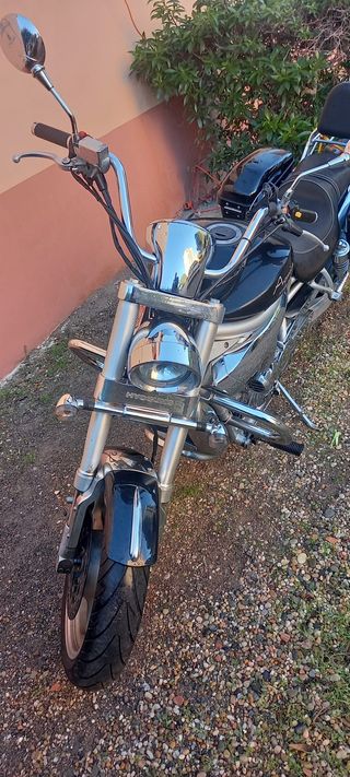 Hyosung Aquila 650 Moto Cruiser Negra