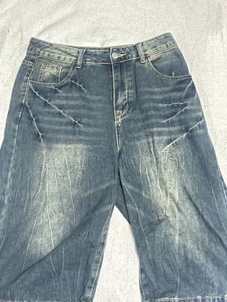 Jorts vaqueros desgastados