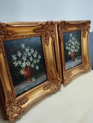 Pareja de óleos florales marco dorado
