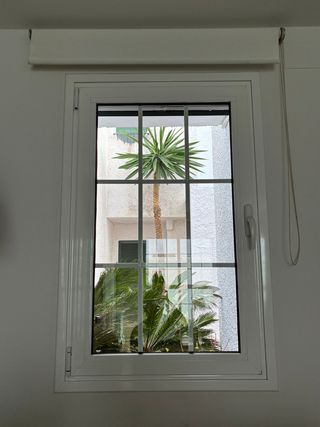 Ventana oscilobatiente de una hoja