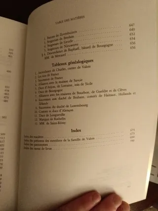 Nouvelle histoire généalogique de l'auguste mai...