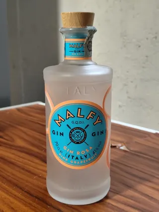 Bottiglie gin vuote da collezione