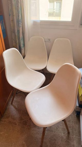 Sillas Nórdicas Blancas de Plástico x 4