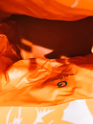 Bolsa de playa floral naranja y blanco