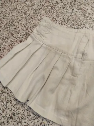 Falda beige pre-adolescente con textura