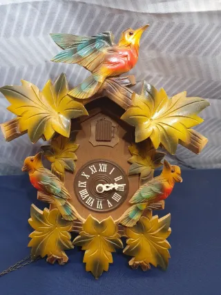 Reloj  de cuco no funciona ay que repararlo