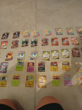 Cartas Pokémon y Estuche para guardar cartas