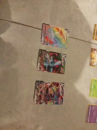 Cartas Pokémon y Estuche para guardar cartas