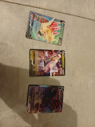 Cartas Pokémon y Estuche para guardar cartas