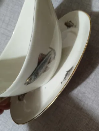 Servizio piatti in ceramica con pesci