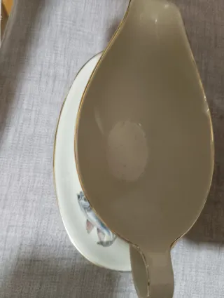 Servizio piatti in ceramica con pesci