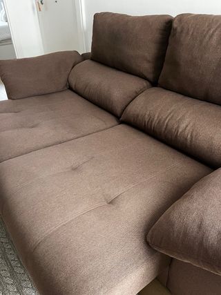 Sofá amplio y mullido con asientos extraíbles