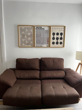 Sofá amplio y mullido con asientos extraíbles