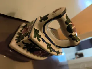 Figura plancha cerámica decorada