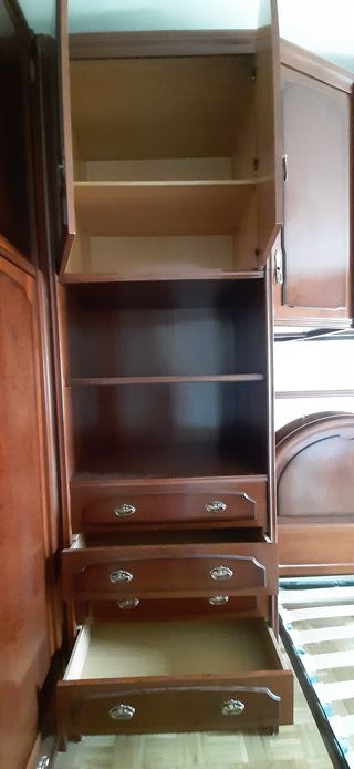 Armario de madera maciza