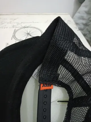 Gorra KTM Bike Industries Negra,visera recta.