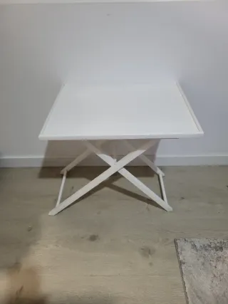 Mesa auxiliar plegable blanca